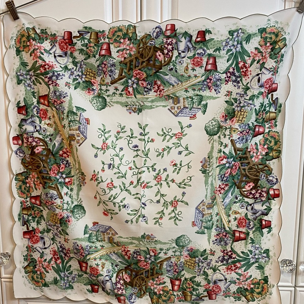 Vtg Small Square Polyester Table Cloth with Repeating Pattern Pink Roses Florals - Picture 3 of 8